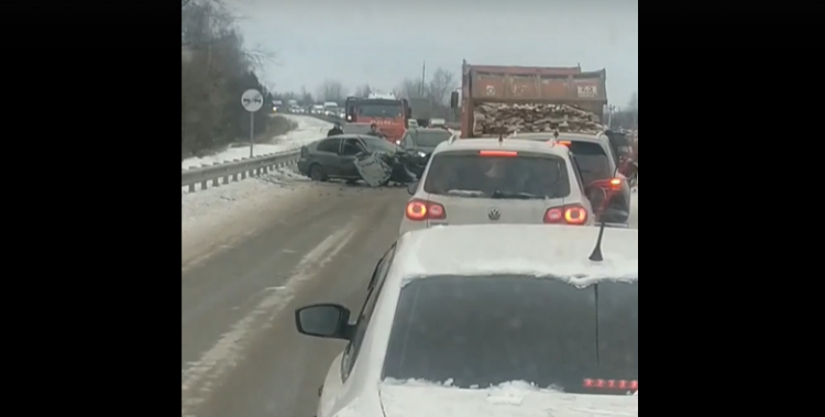 В Рязанском районе из-за ДТП на дороге образовалась пробка