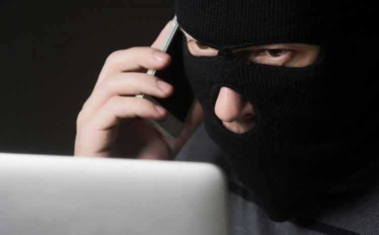 Рязанка перевела телефонным мошенникам 917 тысяч рублей