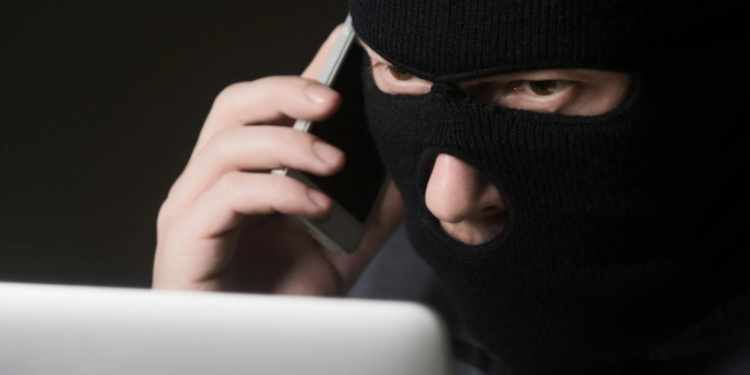 Телефонный мошенник выманил у 65-летнего рязанца 185 тысяч рублей Телефонный мошенник выманил у 65-летнего рязанца 185 тысяч рублей