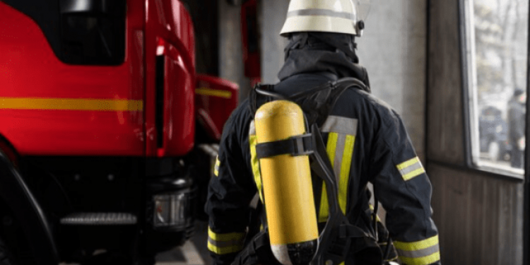 На улице Бирюзова произошел пожар На улице Бирюзова произошел пожар