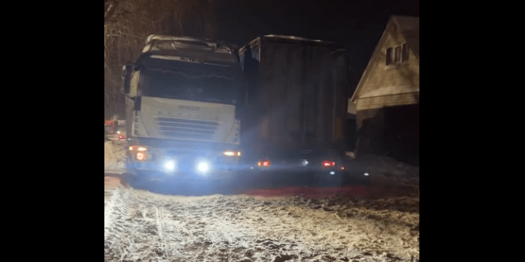 В рязанском Карцеве столкнулись две фуры