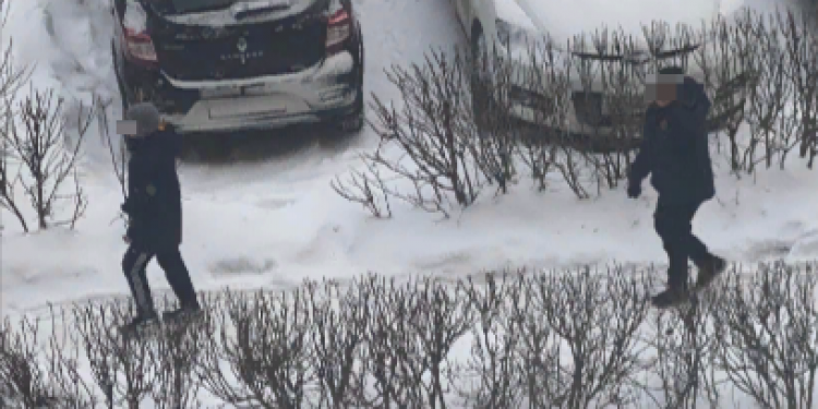 Рязанец сообщил о детях, взрывающих петарды возле машин Рязанец сообщил о детях, взрывающих петарды возле машин