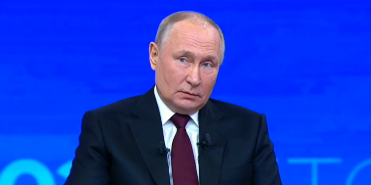 Президент Путин заявил, что в зоне СВО находятся 617 тысяч российских военных