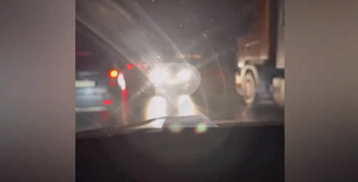 Рязанцы засняли водителя иномарки, выехавшего на «встречку» на мосту через Оку