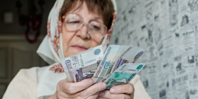 Российские пенсионеры получат пенсию за январь в конце декабря