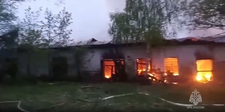 В рязанском поселке Гусь-Железный произошел крупный пожар