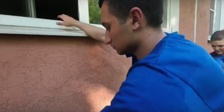 Рязанские волонтеры обнаружили в квартире труп мужчины Рязанские волонтеры обнаружили в квартире труп мужчины