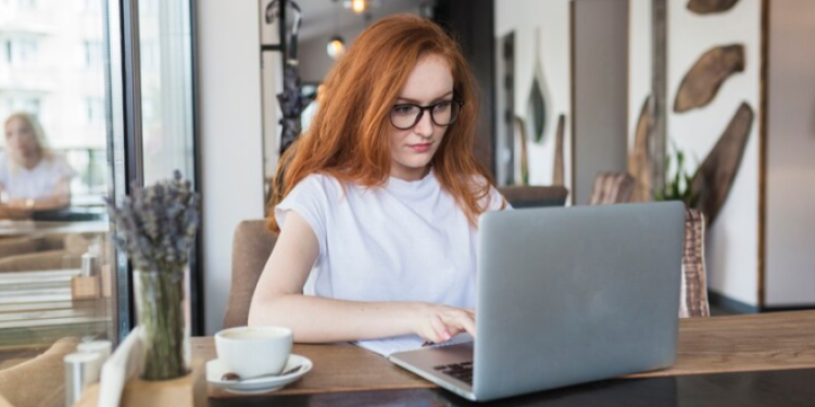 В Госдуме предложили сократить на два часа рабочую пятницу для женщин