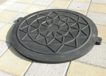 На рязанских улицах Кальной и Островского устранили засор канализации На рязанских улицах Кальной и Островского устранили засор канализации