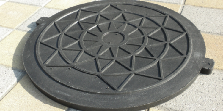 На рязанских улицах Кальной и Островского устранили засор канализации На рязанских улицах Кальной и Островского устранили засор канализации