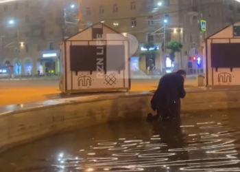 На рязанской площади Победы мужчина выполнял странный ритуал в фонтане