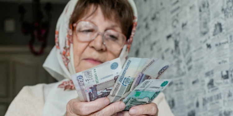 Юрист Виноградов: у переставших работать в июне пенсионеров с 1 июля вырастет пенсия