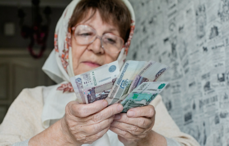 Юрист Виноградов: у переставших работать в июне пенсионеров с 1 июля вырастет пенсия