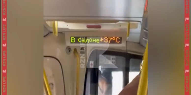 Горожане пожаловались на температуру +37 градусов в салоне рязанского автобуса №20