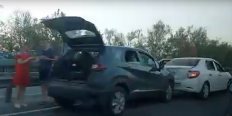 На Солотчинском шоссе столкнулись две легковушки На Солотчинском шоссе столкнулись две легковушки