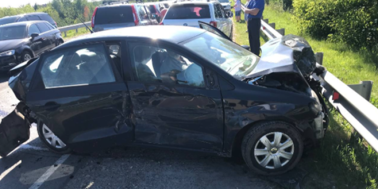 В ДТП с участием шести машин пострадали 3 человека