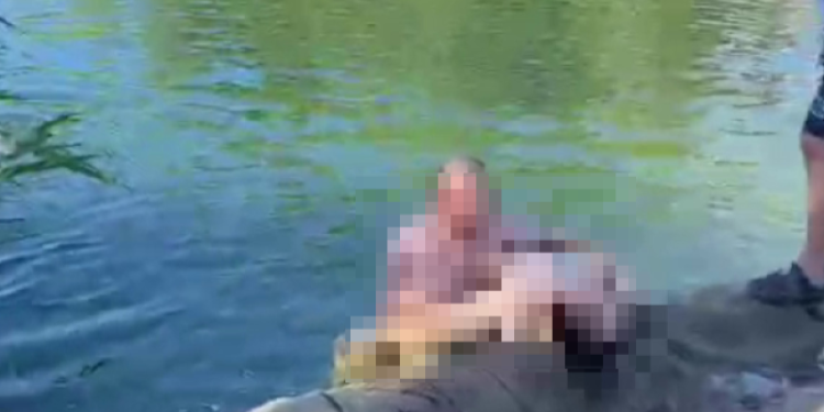 В Сети появилось видео работы рязанских водолазов, которые достают тело утонувшего 17-летнего подростка из водоема В Сети появилось видео работы рязанских водолазов, которые достают тело утонувшего 17-летнего подростка из водоема