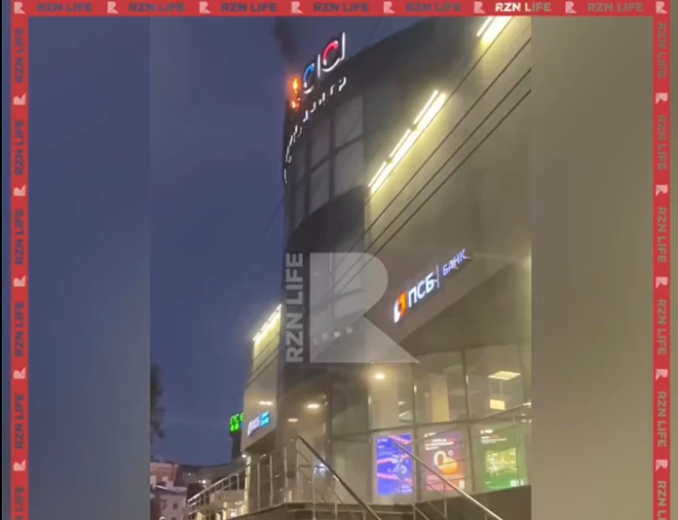 На улице Ленина горела вывеска рязанского ТЦ "Аркада"