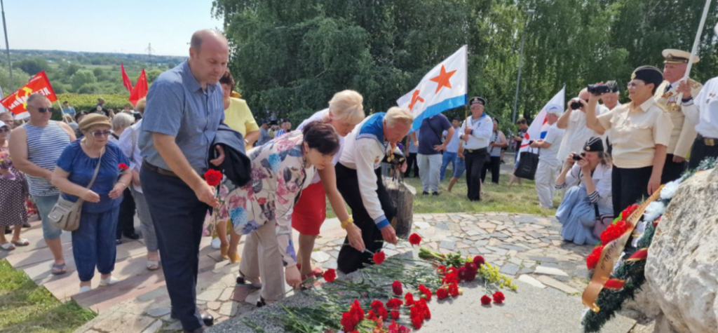 Рязанские коммунисты провели митинг в честь Дня военно-морского флота