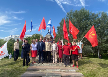 Рязанские коммунисты провели митинг в честь Дня военно-морского флота Рязанские коммунисты провели митинг в честь Дня военно-морского флота