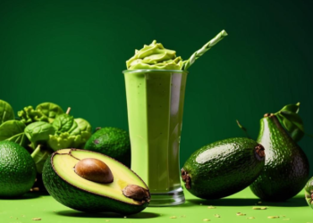 Эндокринолог Кондратова: похудению способствует употребление авокадо, рукколы и шпината