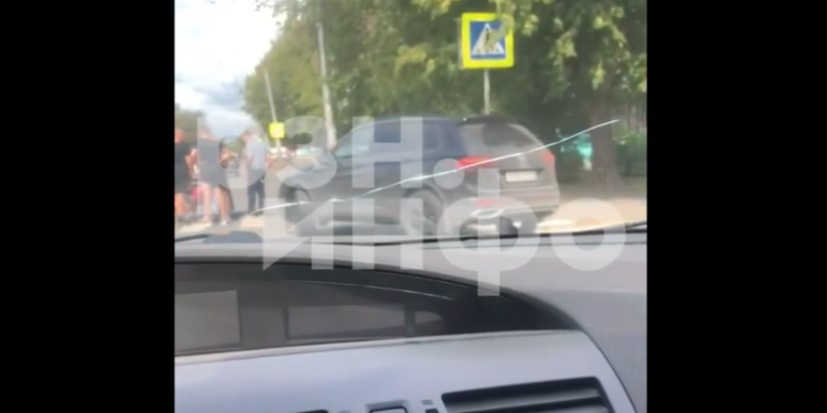 На улице Грибоедова водитель легковушки на пешеходном переходе сбил пенсионера На улице Грибоедова водитель легковушки на пешеходном переходе сбил пенсионера