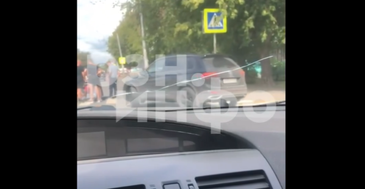 На улице Грибоедова водитель легковушки на пешеходном переходе сбил пенсионера