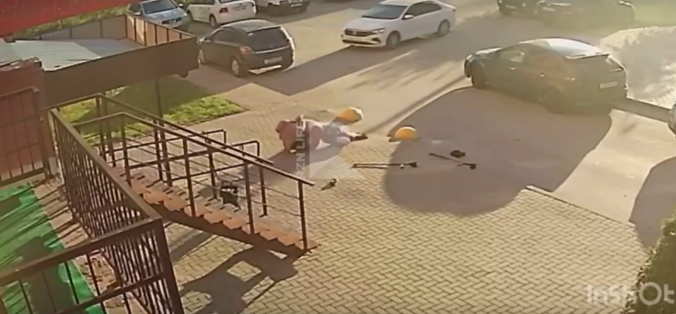 В рязанском Дядькове мужчина избил инвалида на костылях