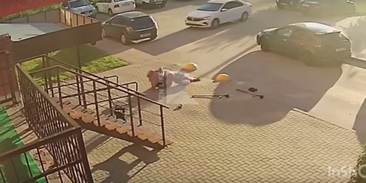 В рязанском Дядькове мужчина избил инвалида на костылях