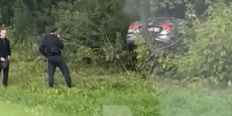 Две легковушки вылетели в кювет в Рыбновском районе