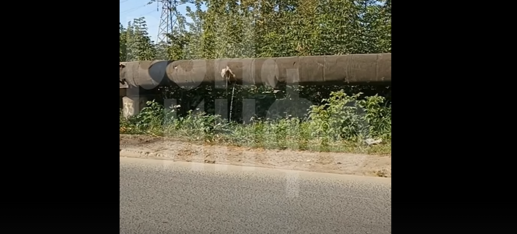 На улице Бирюзова 26 августа прорвало теплотрассу