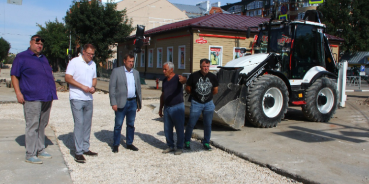 Мэр Рязани Артемов проконтролировал ход благоустройства городских территорий