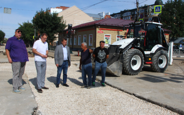 Мэр Рязани Артемов проконтролировал ход благоустройства городских территорий