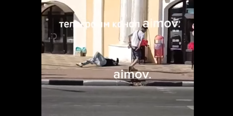 На рязанской площади Ленина мужчина избил двух наркоманов