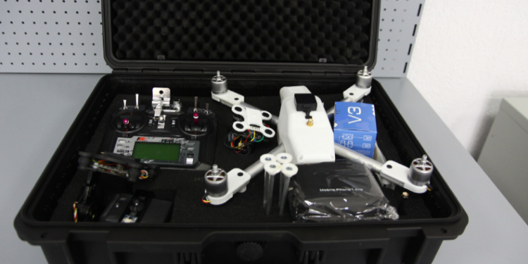 В шести рязанских школах и одной гимназии появились классы для обучения школьников работе с беспилотниками