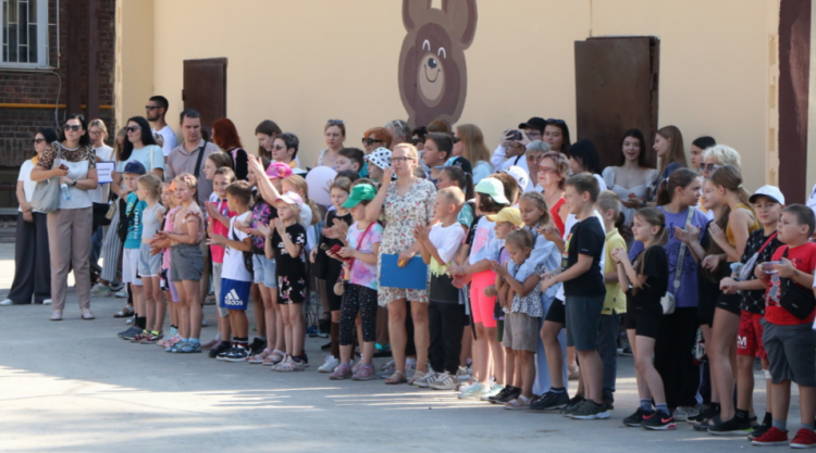 На территории рязанской школы №1 открыли современную спортивную площадку