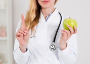 Диетолог Сазонова предупредила россиян о том, что БАДы могут вызывать ложное чувство безопасности