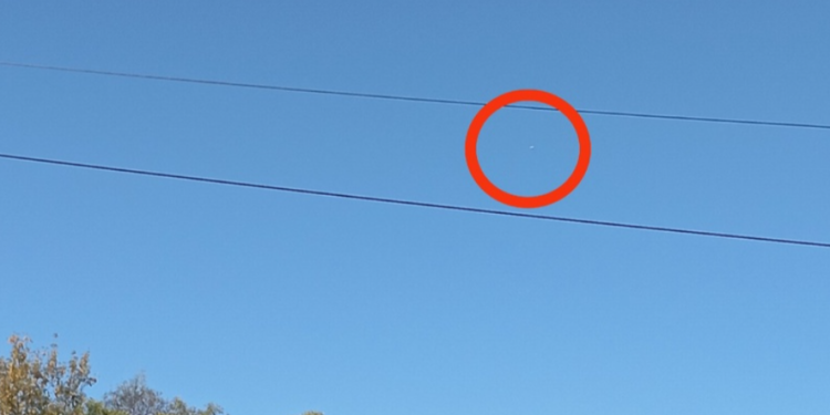 В небе над рязанским Ряжском засняли беспилотник В небе над рязанским Ряжском засняли беспилотник