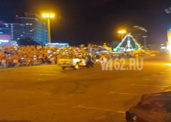 В Сети опубликовали видео ЧП на шоу каскадеров у рязанского ТРЦ "Премьер" В Сети опубликовали видео ЧП на шоу каскадеров у рязанского ТРЦ «Премьер»