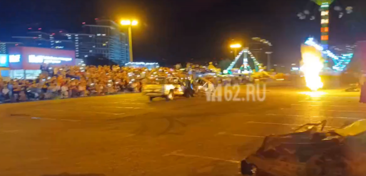 В Сети опубликовали видео ЧП на шоу каскадеров у рязанского ТРЦ "Премьер"