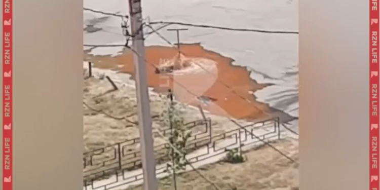 Рязанцы засняли «фонтан» с фекалиями