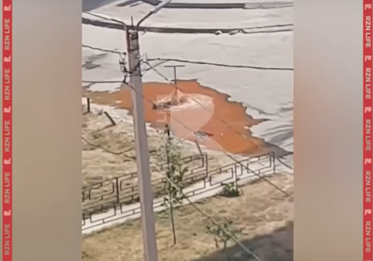 Рязанцы засняли "фонтан" с фекалиями