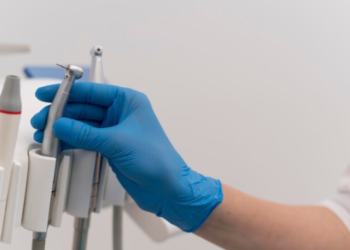 Стоматолог Назилина обозначила три причины повышенной чувствительности зубов