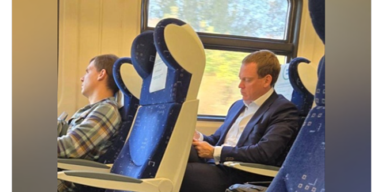 Рязанского губернатора Павла Малкова заметили в экспрессе до Москвы