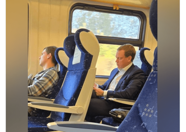 Рязанского губернатора Павла Малкова заметили в экспрессе до Москвы