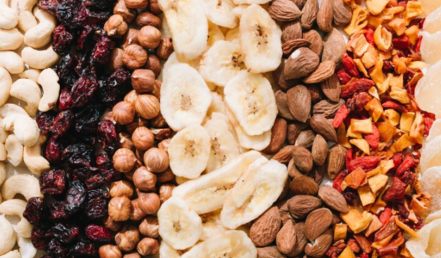 Эксперт Дианова назвала самые полезные продукты для кожи