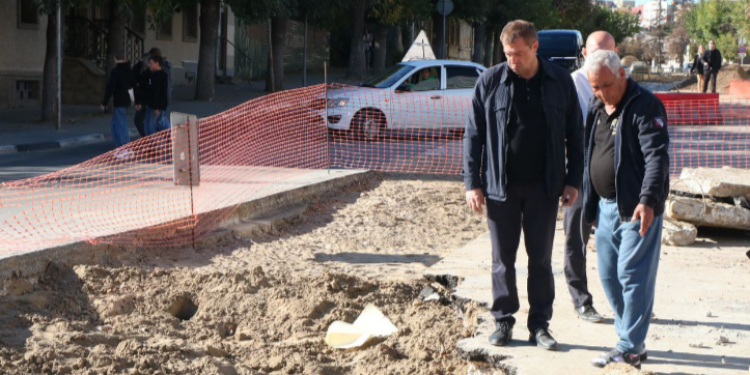 Мэр Рязани Артемов осмотрел ход капремонта на улицах Татарской и Пушкина Мэр Рязани Артемов осмотрел ход капремонта на улицах Татарской и Пушкина