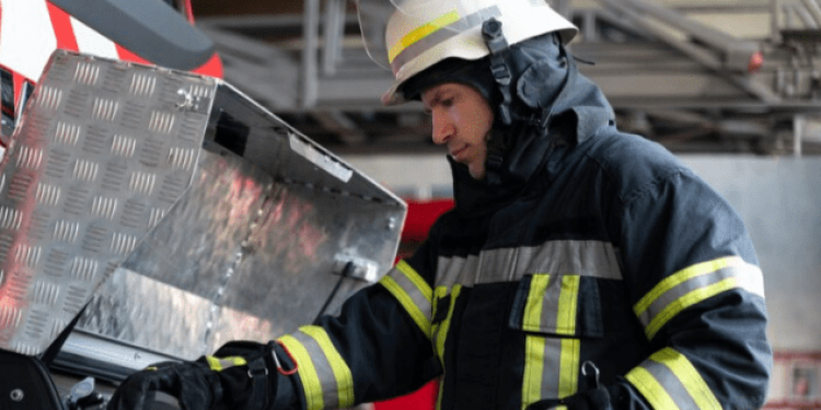 На пожаре в рязанском Ряжске пострадали ребенок и женщина На пожаре в рязанском Ряжске пострадали ребенок и женщина