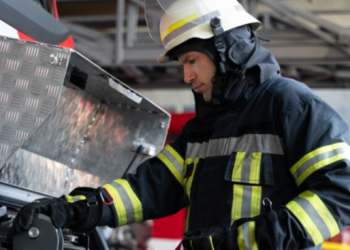 На пожаре в Михайловском районе пострадал 65-летний мужчина