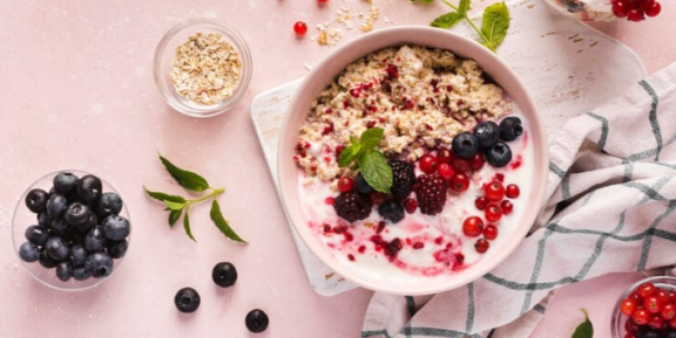 Биотехнолог Быстров: овсяную кашу нельзя употреблять людям с нарушениями работы ЖКТ и диабетом